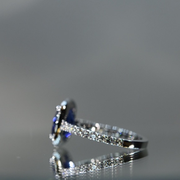 Sapphire and Diamond engagement ring size 4 - Picture 7 of 12